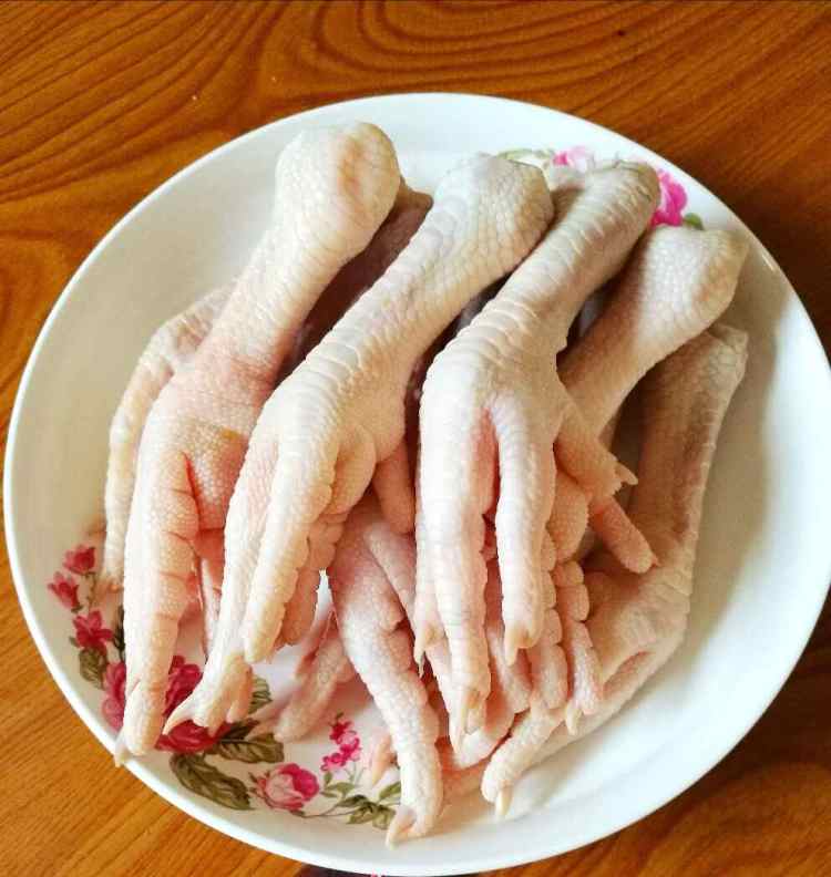 红烧鸡爪步骤1