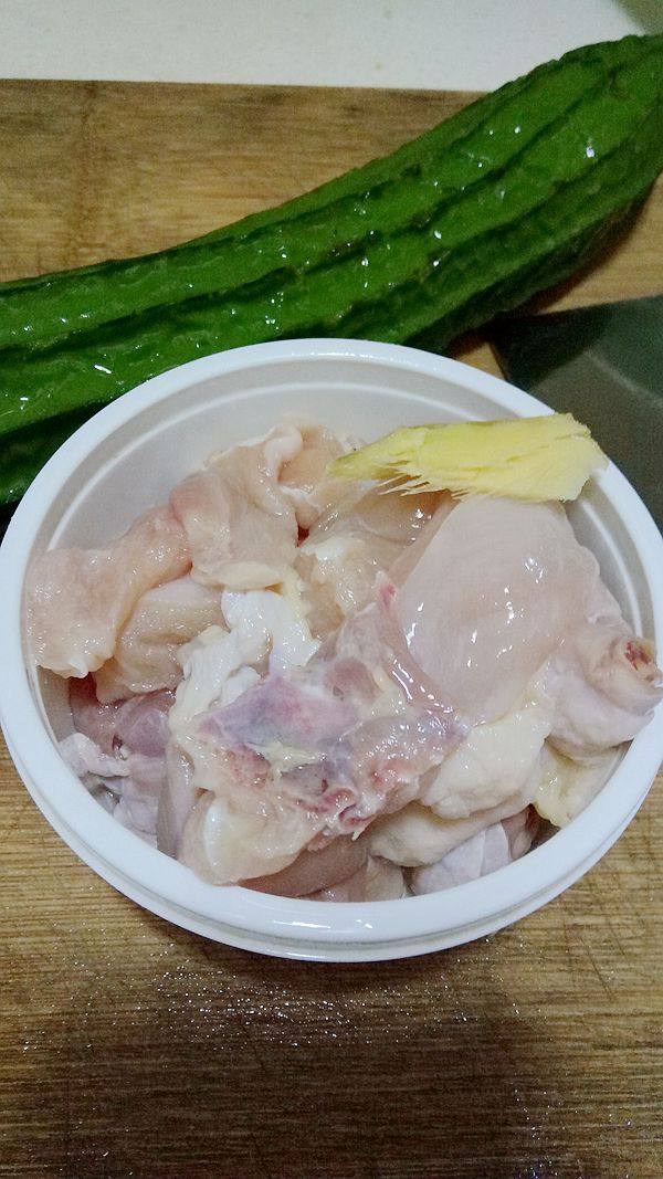 鸡汤浸丝瓜步骤1