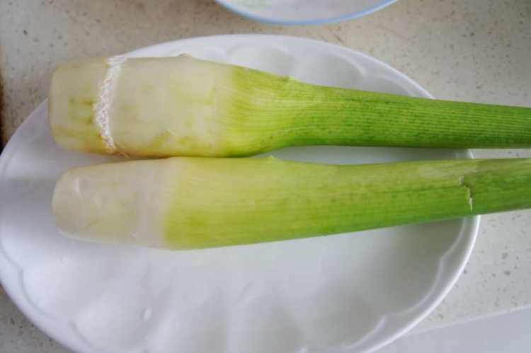 干肠炒茭白步骤1