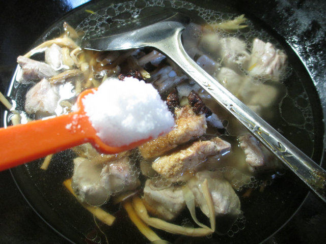 黄花菜烧排骨步骤8