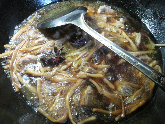 黄花菜烧排骨步骤9