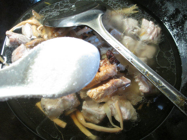 黄花菜烧排骨步骤7