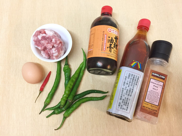 绿辣椒炒蛋肉末步骤1