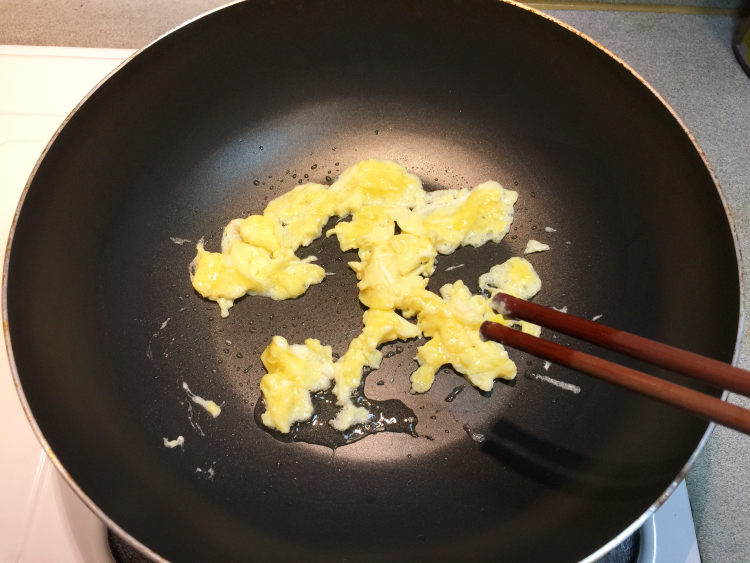 绿辣椒炒蛋肉末步骤3