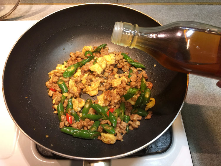 绿辣椒炒蛋肉末步骤11