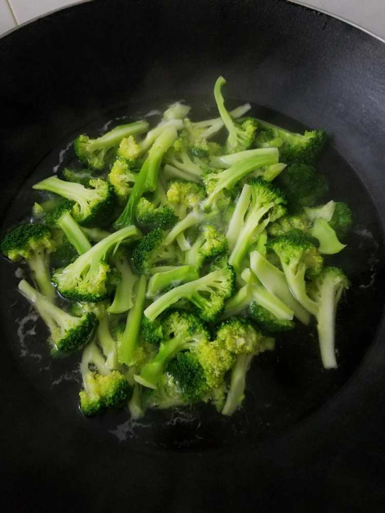 肉丸西兰花步骤1