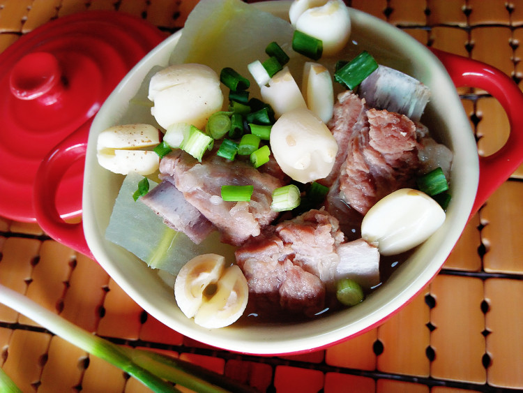 排骨冬瓜莲子汤步骤7