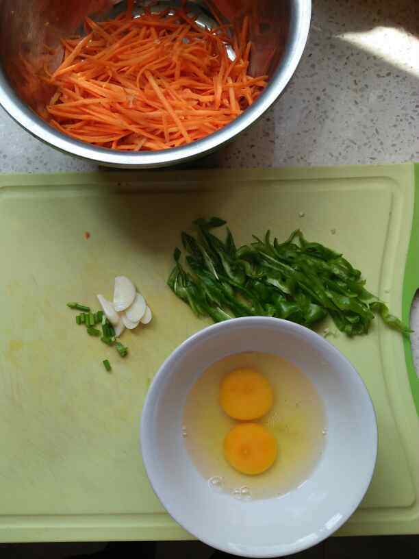 胡萝卜炒鸡蛋步骤1