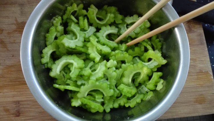 苦瓜炒蛋步骤4