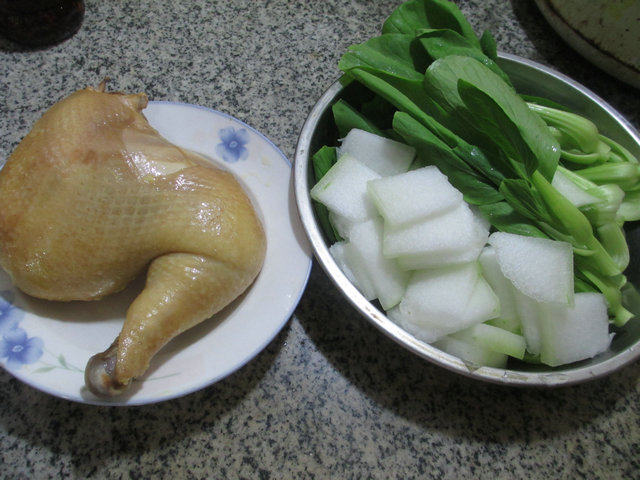 冬瓜菜芯鸡腿汤步骤1