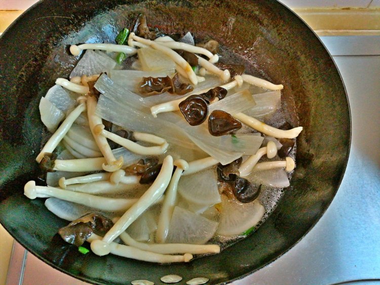 萝卜粉条炖肉步骤8