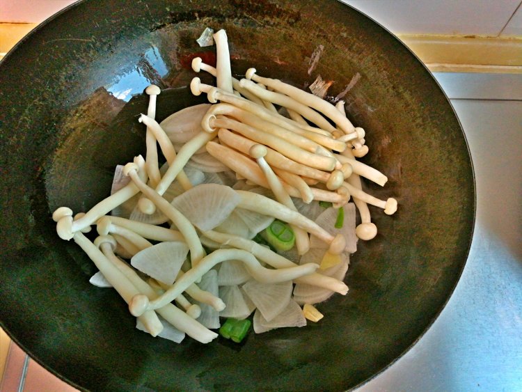 萝卜粉条炖肉步骤4