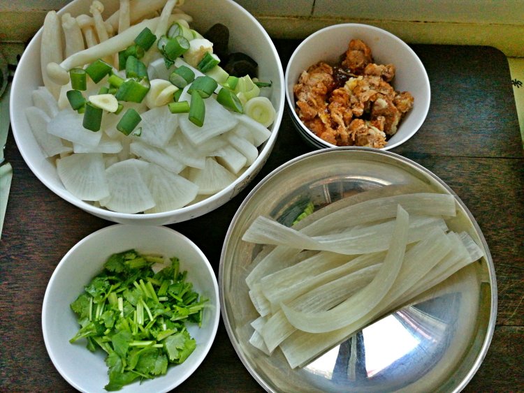 萝卜粉条炖肉步骤1
