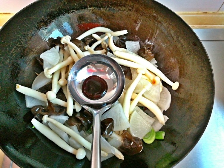 萝卜粉条炖肉步骤6