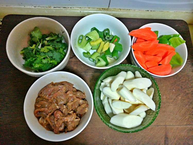山药炖牛肉步骤1