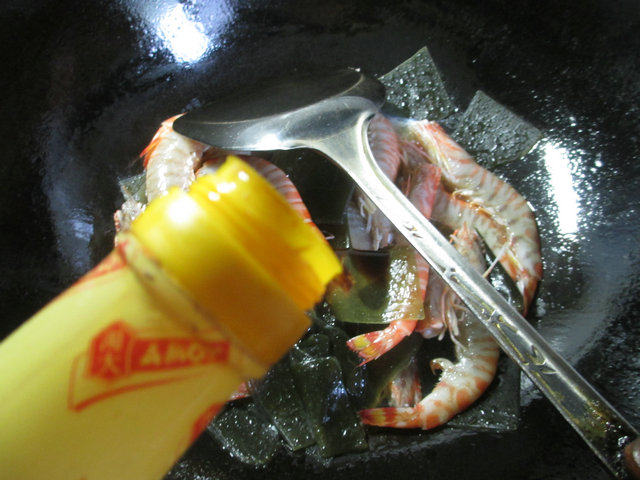 海带炒基围虾步骤6