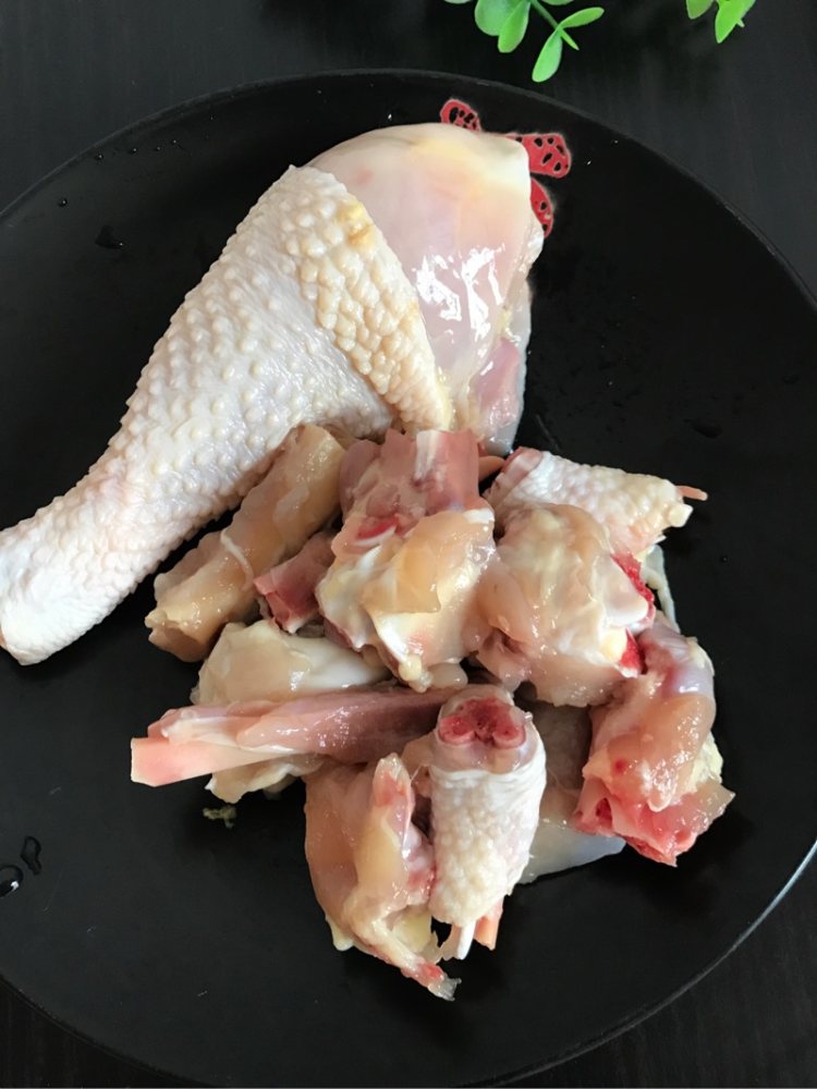 咸骨节瓜煲步骤2
