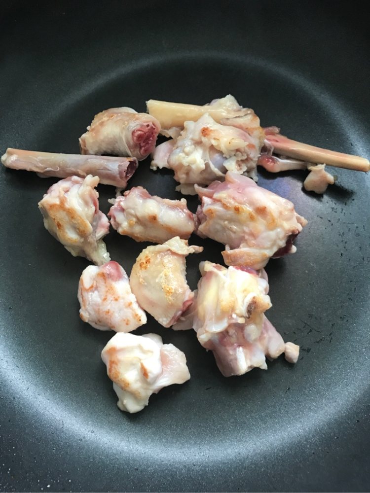 咸骨节瓜煲步骤4