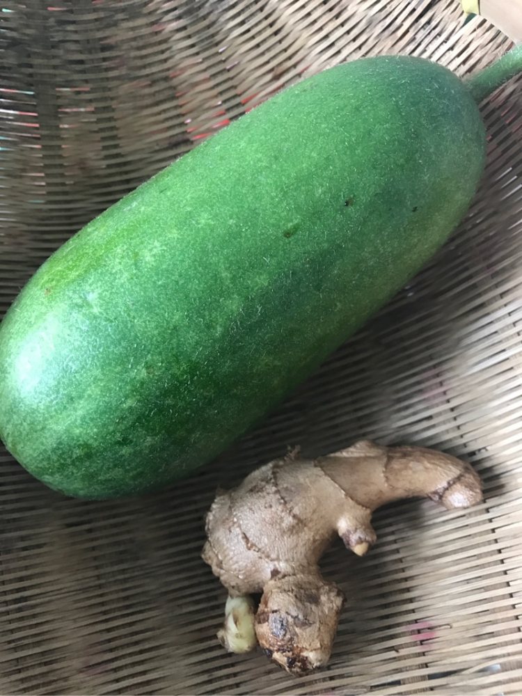 咸骨节瓜煲步骤1