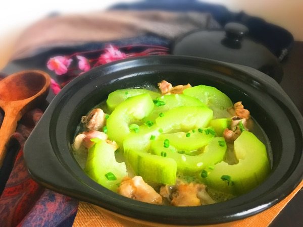 咸骨节瓜煲步骤9