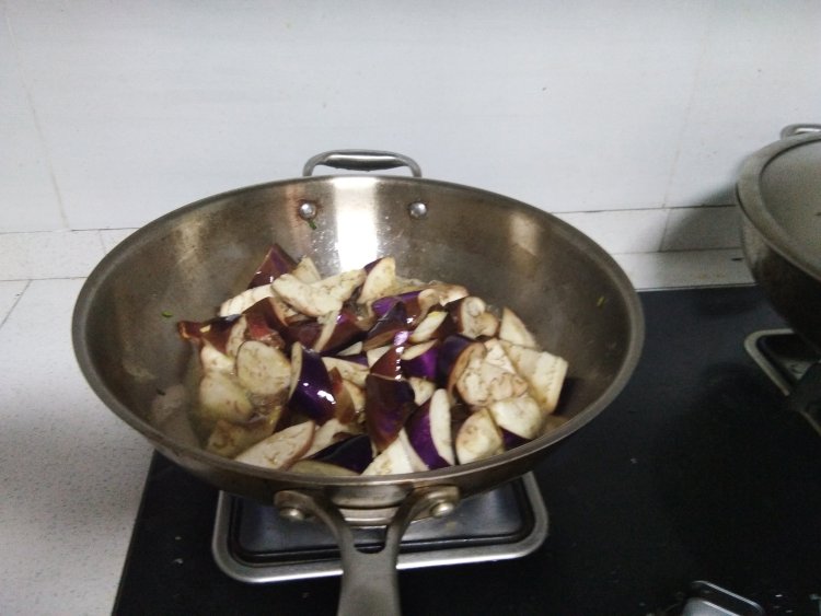 丝瓜烧茄子步骤6