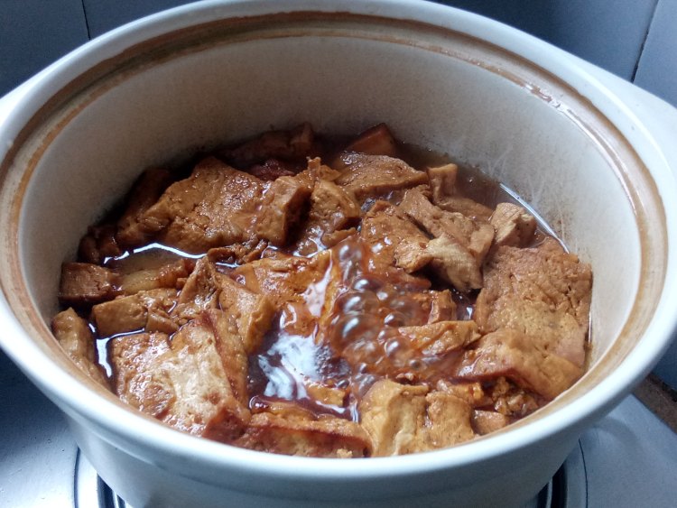 红烧肉焖豆腐步骤10