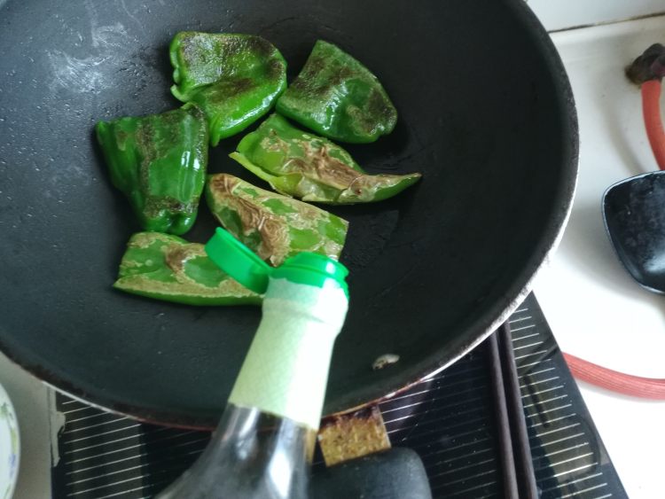 生抽辣椒闷步骤4