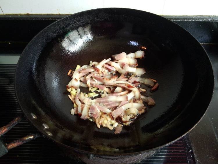 腊肉炒豇豆步骤6