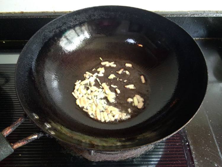 腊肉炒豇豆步骤5