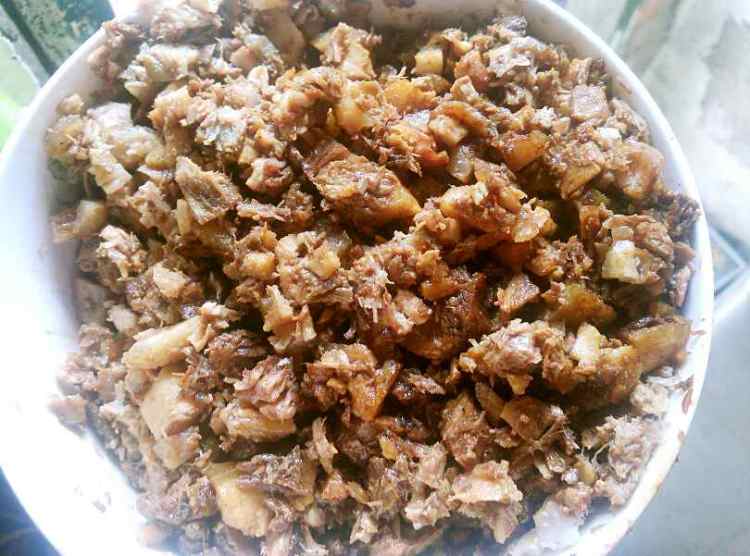 肉末毛豆焖面步骤3