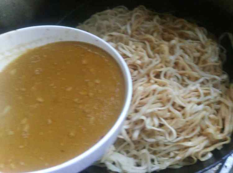 肉末毛豆焖面步骤9