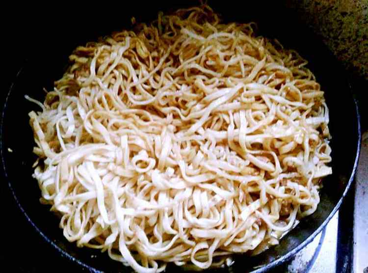 肉末毛豆焖面步骤14