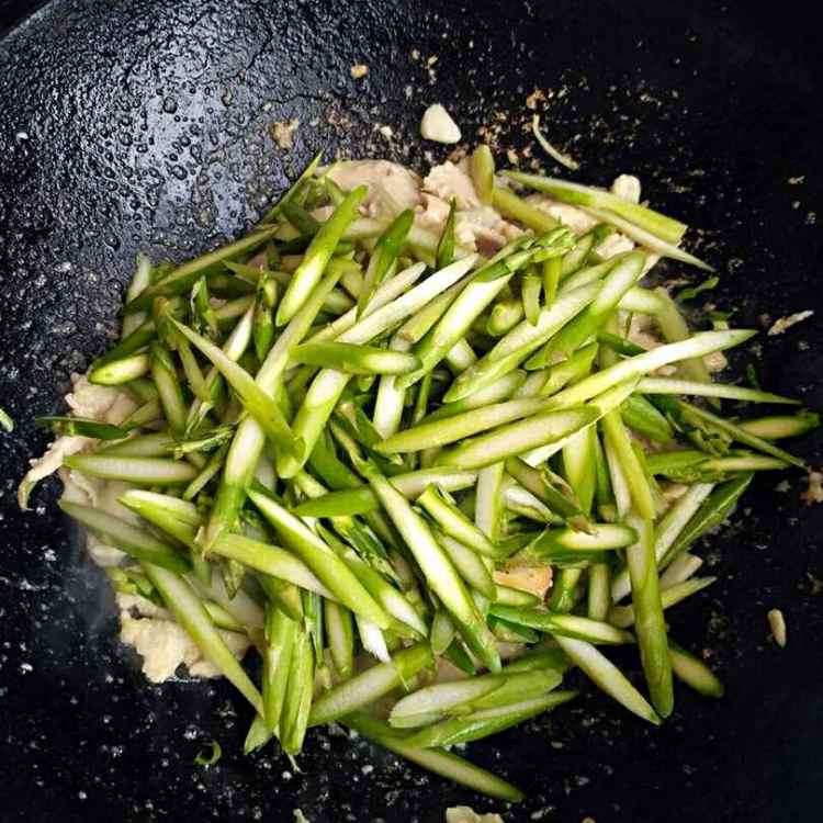 芦笋炒鸡肉步骤8