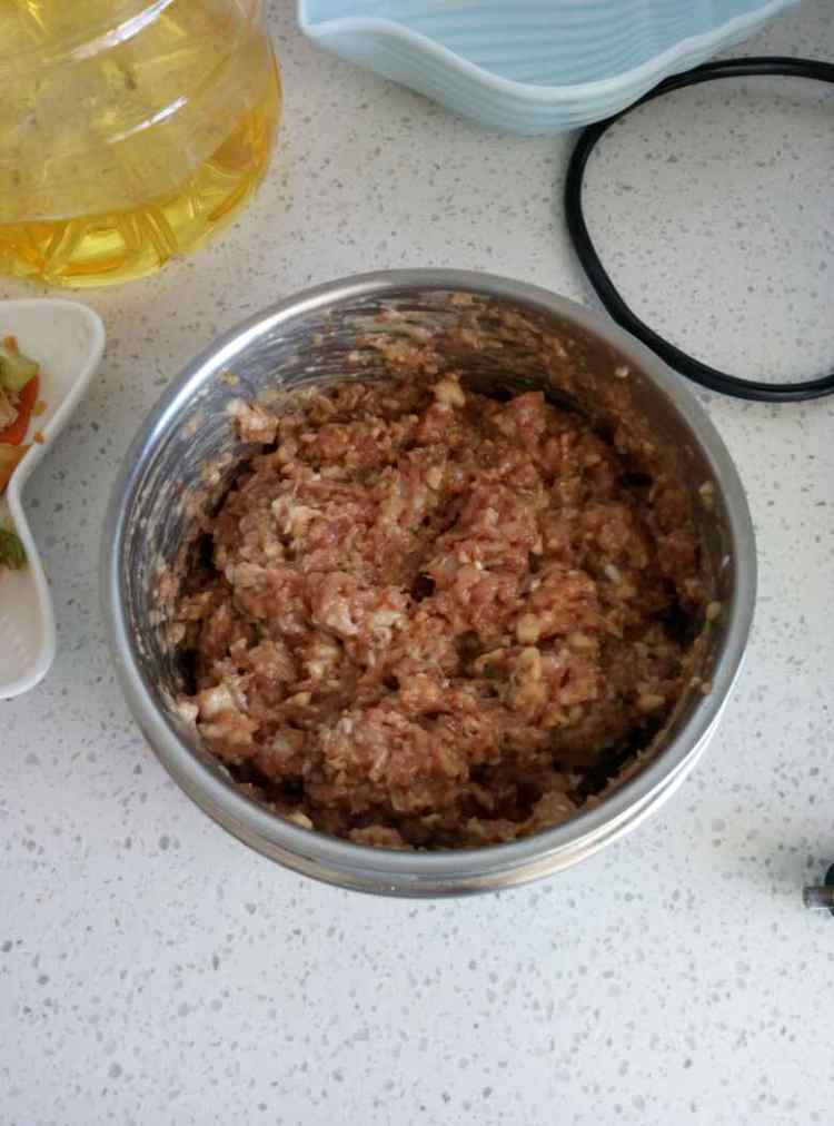 猪肉香菇炸丸子步骤5