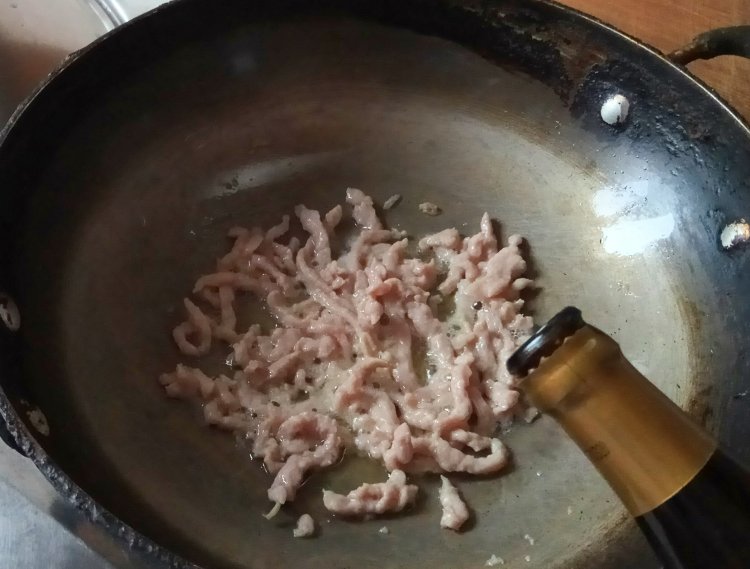韭菜肉丝炒豆干步骤4