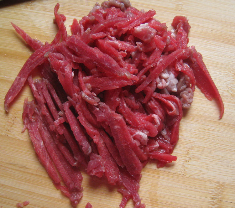 洋葱炒牛肉丝步骤1