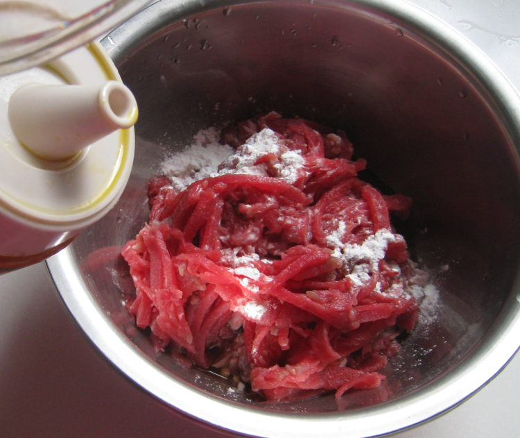 洋葱炒牛肉丝步骤4
