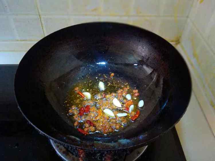 豆豉酸辣包菜步骤4
