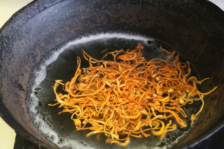虫草花拌粉丝步骤2