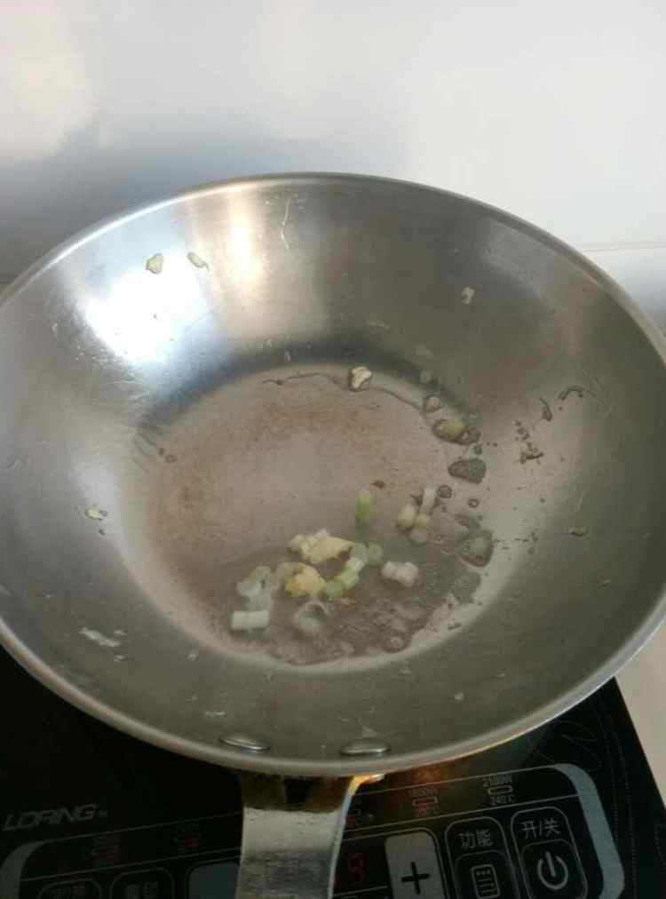 黄瓜火腿肠炒鸡蛋步骤4