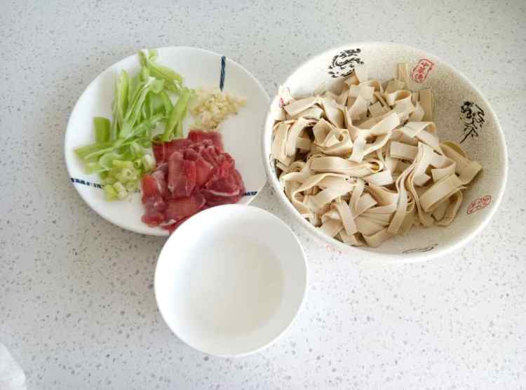 勾汁干豆腐步骤1