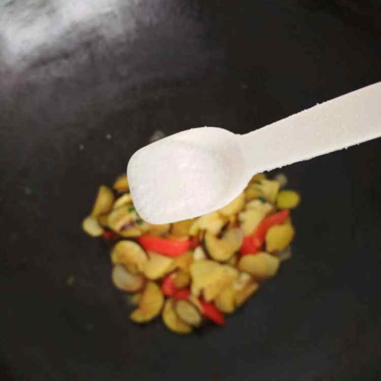 西红柿茄子炒土豆片步骤8