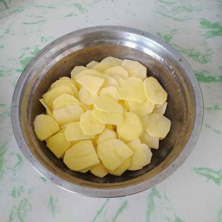 西红柿茄子炒土豆片步骤2