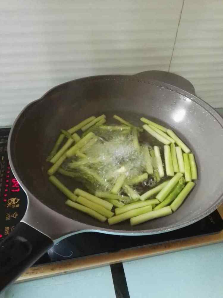 白灼芦笋步骤4