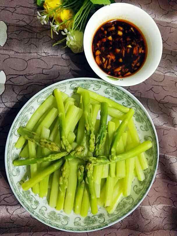 白灼芦笋步骤8