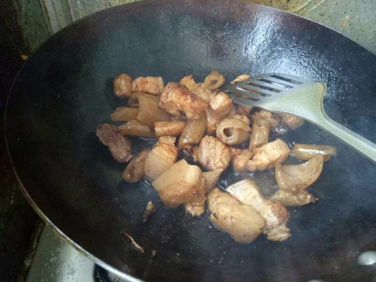 五花肉炖土豆步骤5