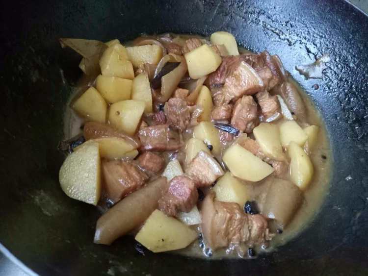 五花肉炖土豆步骤8
