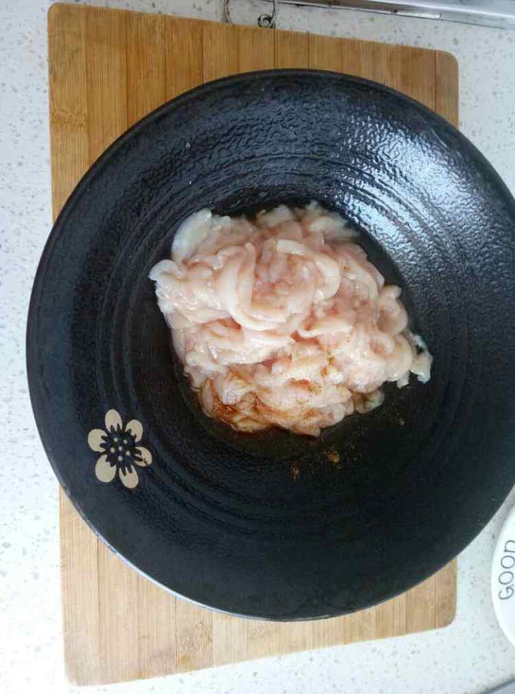 小炒鸡肉丝步骤2