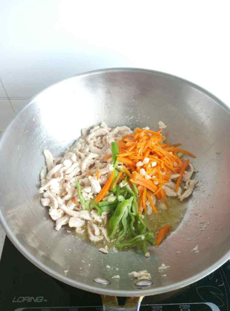 小炒鸡肉丝步骤7