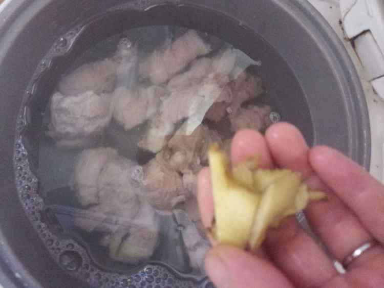 排骨玉米海带萝卜汤步骤3